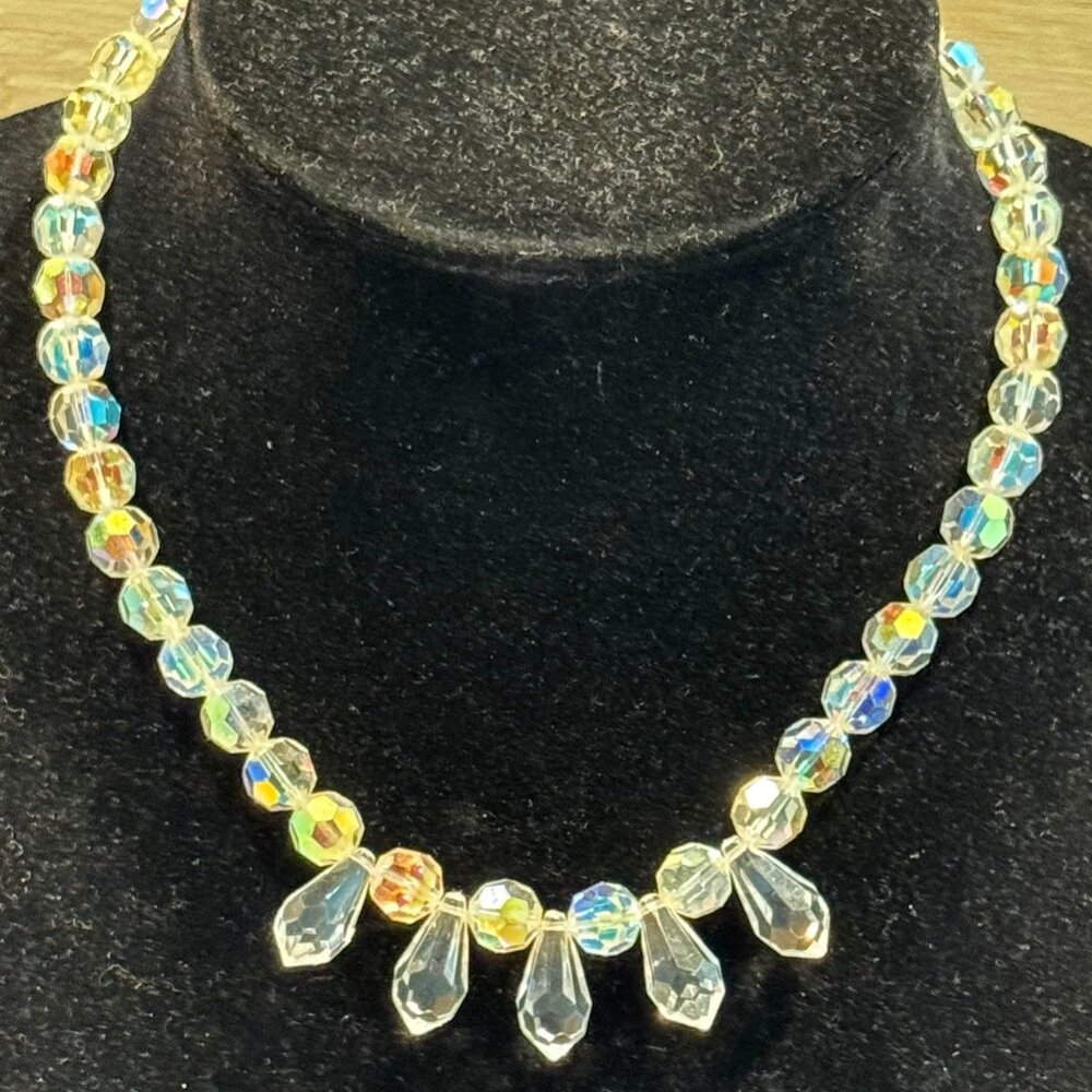 Vintage Aurora Borealis Beautifully Faceted Graduated Crystal Bead Necklace